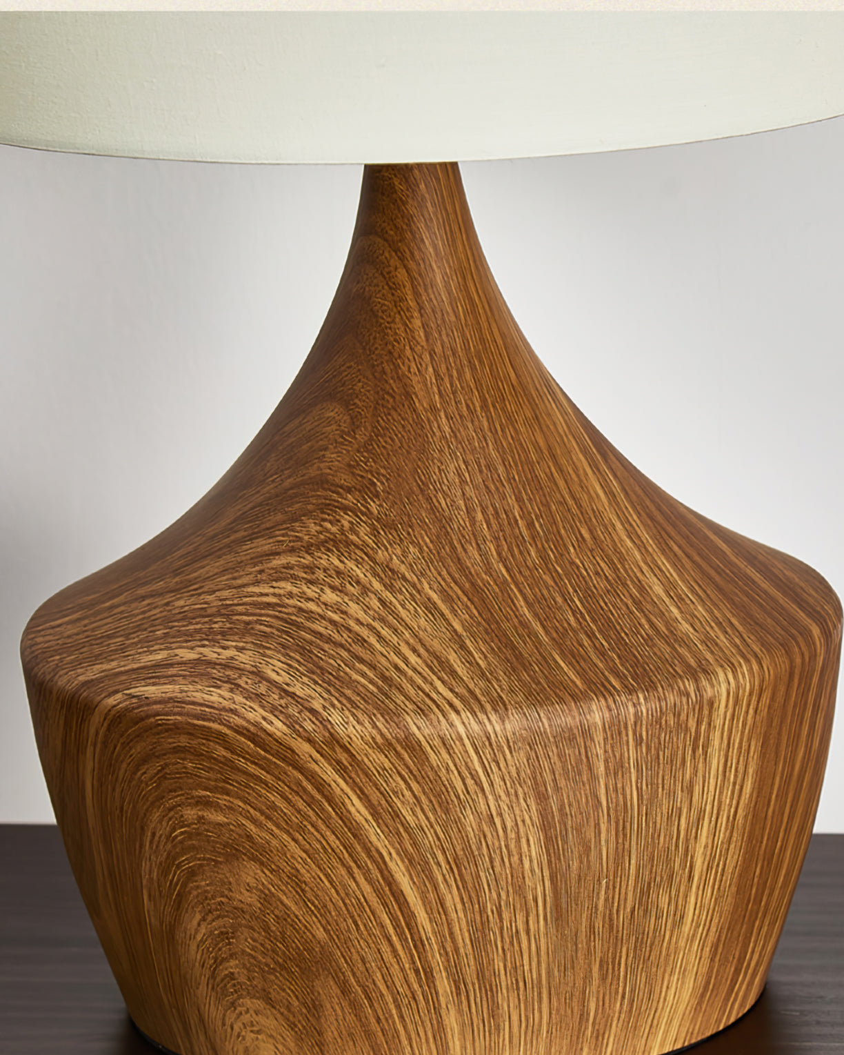 **KENDRA TISCHLAMPE – Éclairage Élégant pour Chaque Intérieur** 4