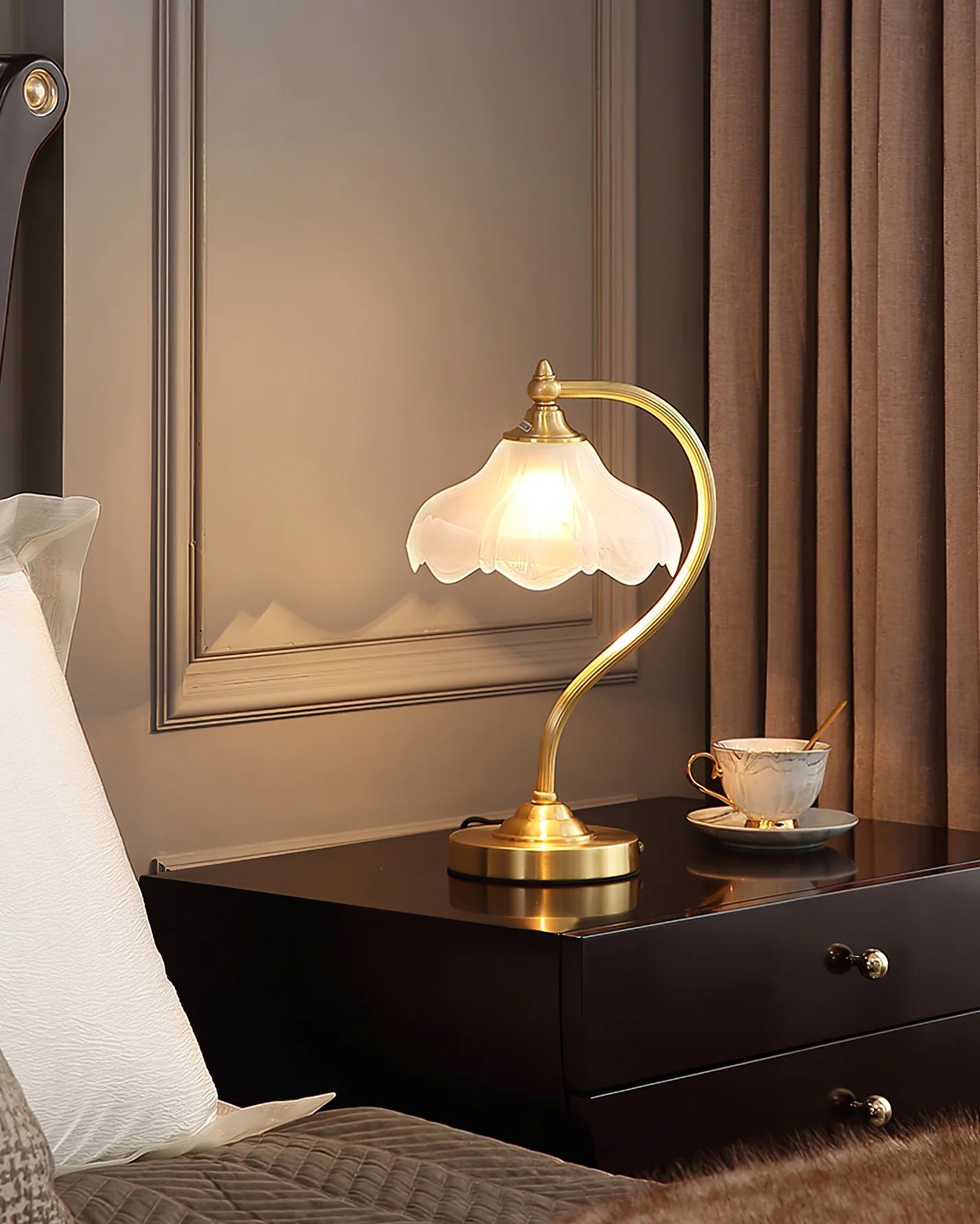 **LAMPE DE TABLE MAGNOLYA** – **Élégance Naturelle Pour Votre Intérieur** 5