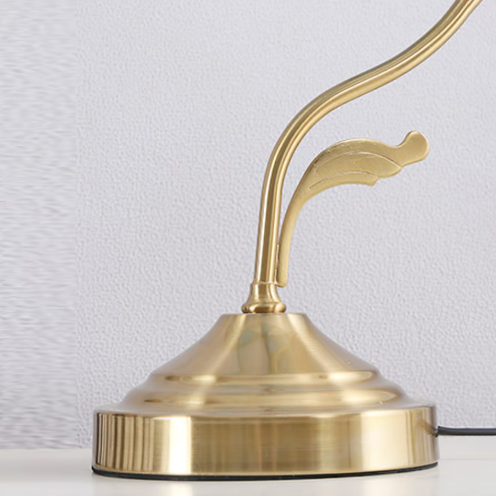 **LAMPE DE TABLE TIFFANY VINTAGE – Éclairez Vos Soirées avec Élégance** 8