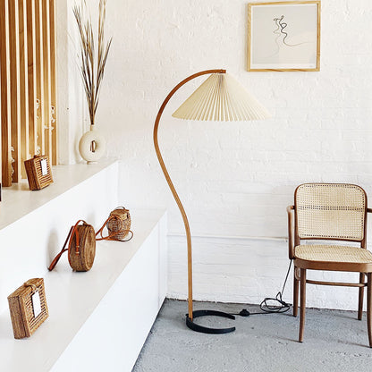 Lampadaire Bois Caprani – Élégance et Lumière Douce 4