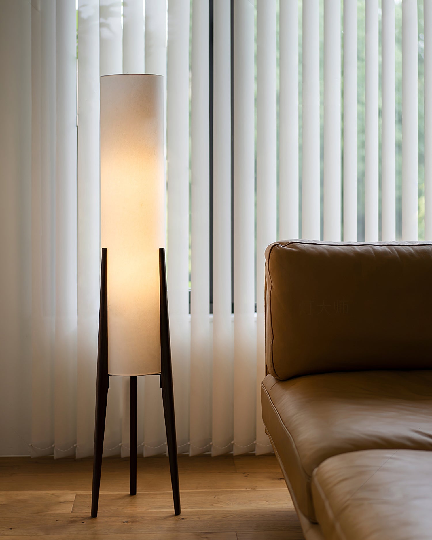 Lampadaire Design Zen en Bois – Ambiance Chaleureuse et Élégante 4