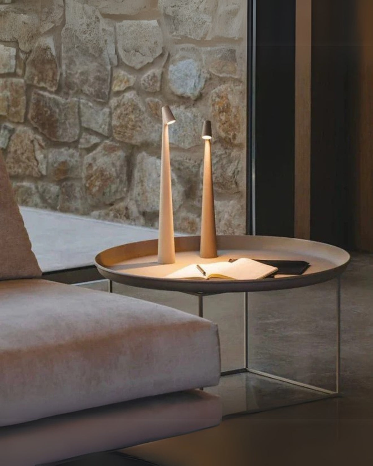 Lampe De Table Élégante Avec Abat-Jour Incliné – Éclairage Ciblé Dans Un Style Chic 2