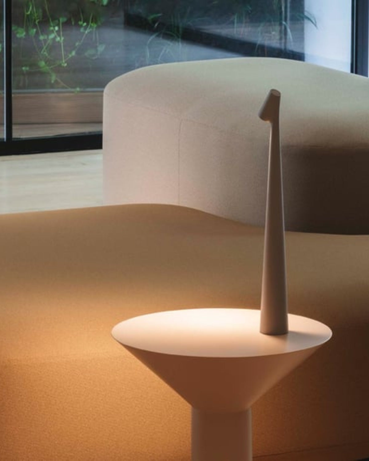 Lampe De Table Élégante Avec Abat-Jour Incliné – Éclairage Ciblé Dans Un Style Chic 8