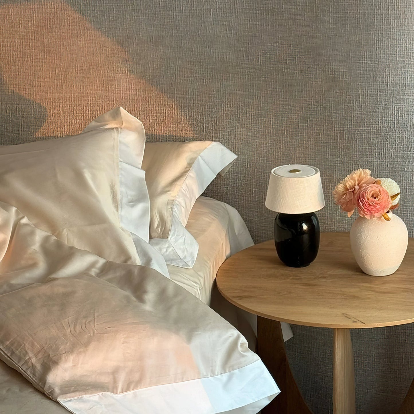 Lampe De Table Marie – Élégance Intemporelle Avec Lumière Douce 3