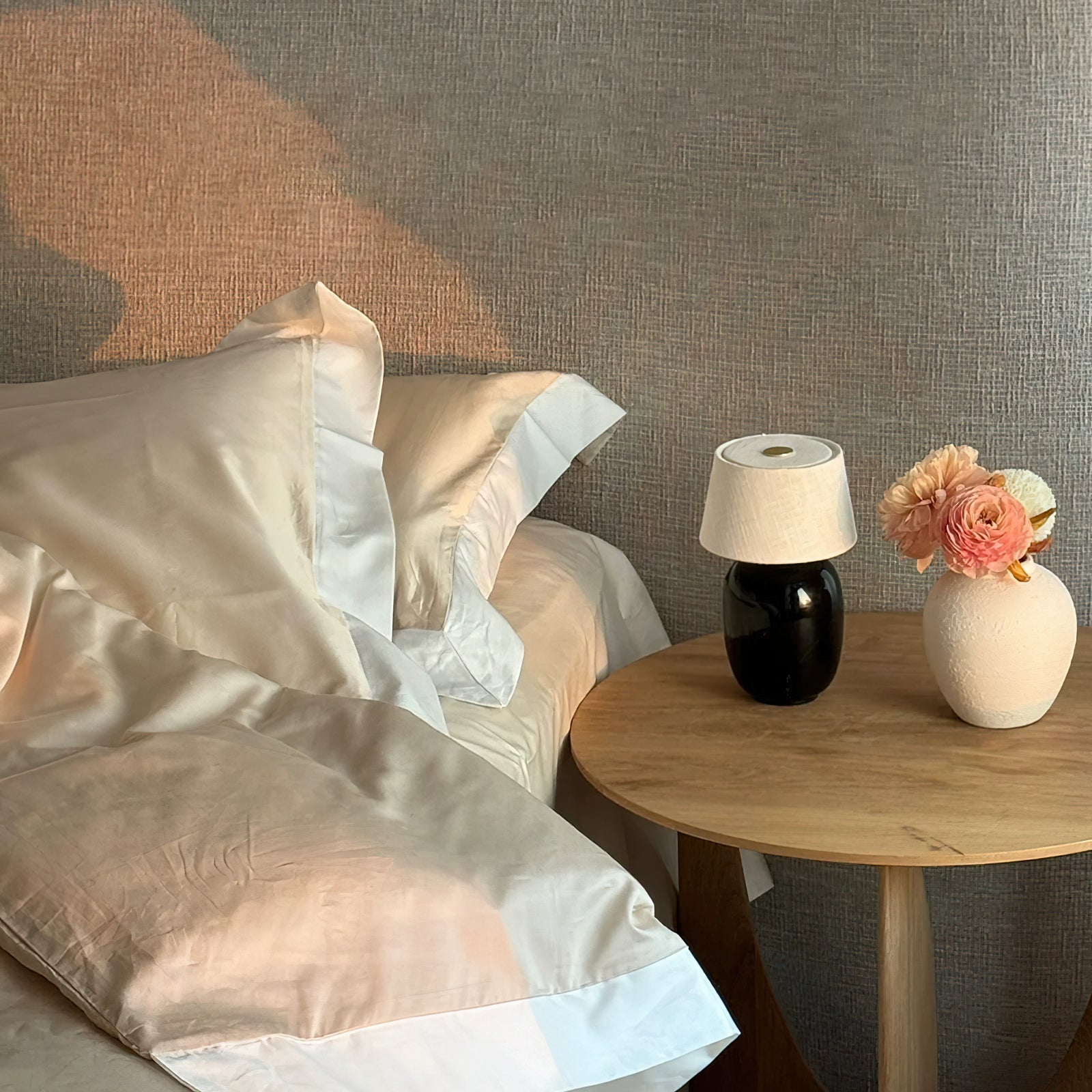 Lampe De Table Marie – Élégance Intemporelle Avec Lumière Douce 3