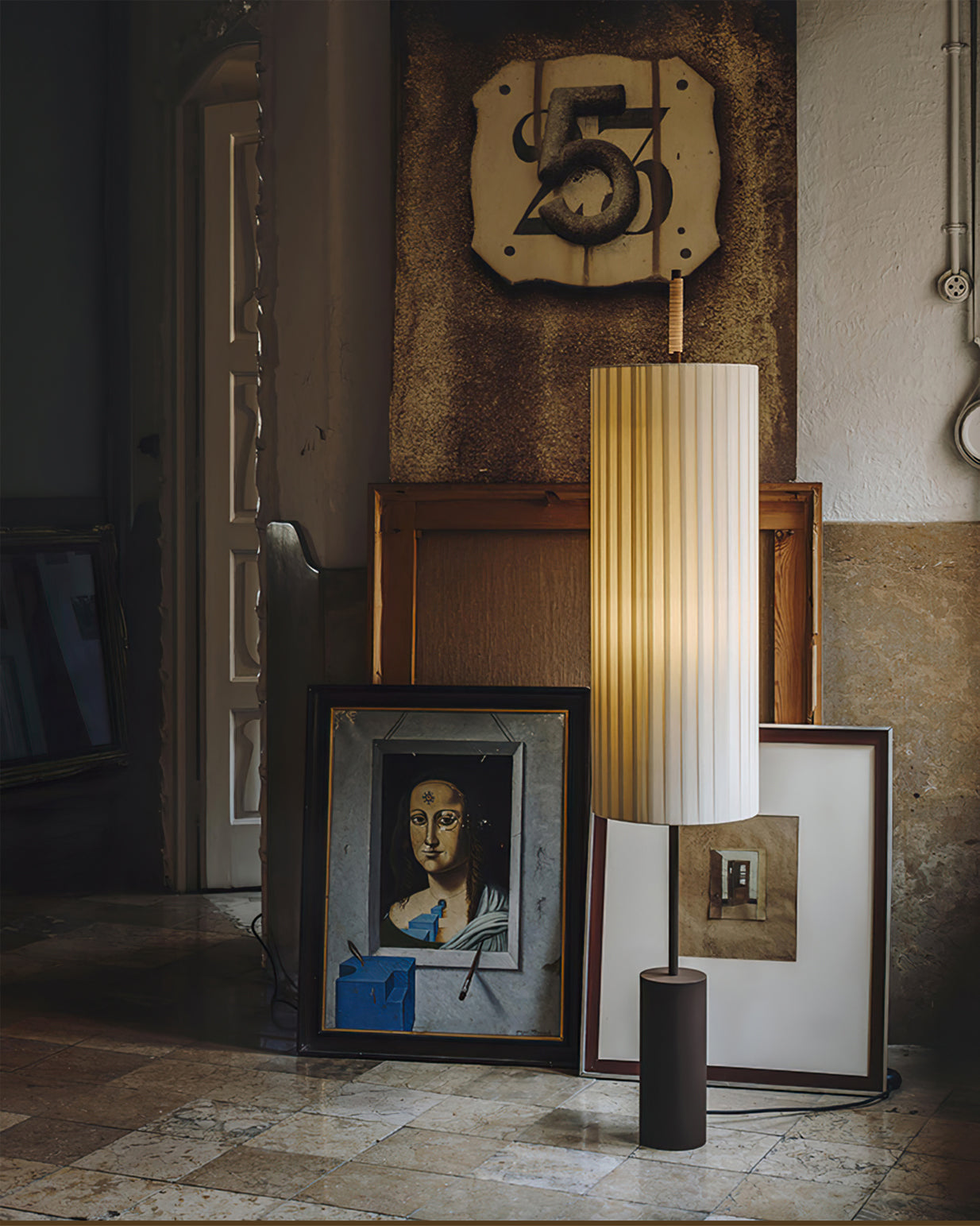 Lampe Sur Pied Dorica – Élégance Grecque Avec Lumière LED 1