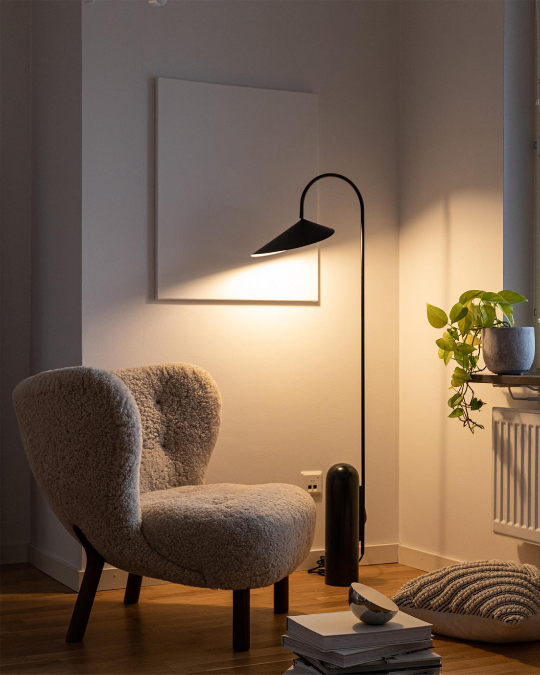 Lampe Sur Pied Mono – Éclairage Chic et Sculptural pour Votre Salon 2