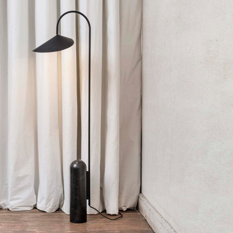 Lampe Sur Pied Mono – Éclairage Chic et Sculptural pour Votre Salon 4