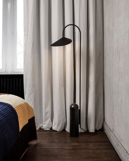Lampe Sur Pied Mono – Éclairage Chic et Sculptural pour Votre Salon 7