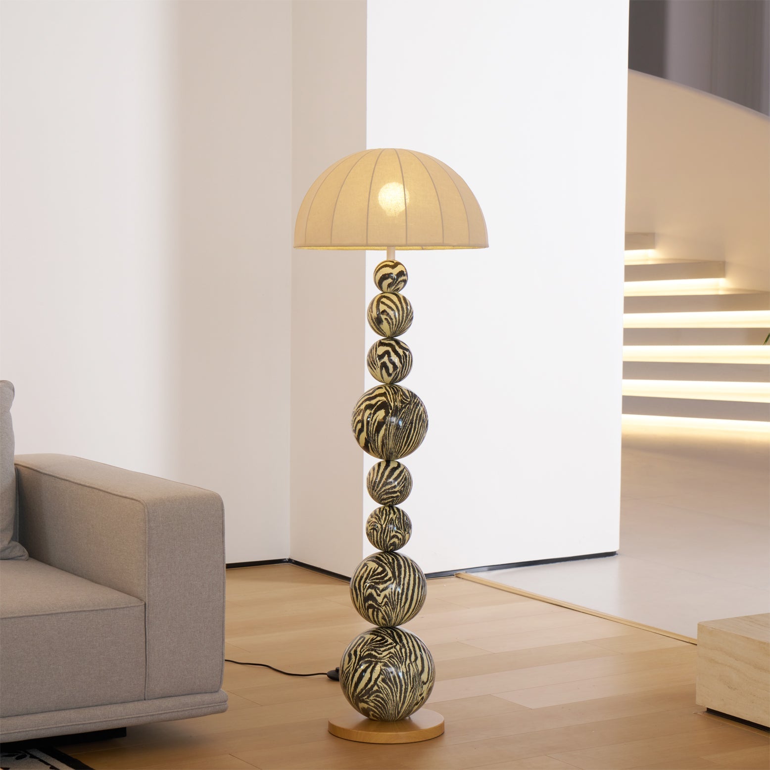 Lampe Sur Pied Zebra Design – Éclairage Artistique Avec Touche Moderne 3
