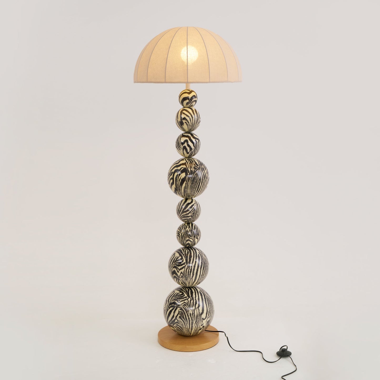 Lampe Sur Pied Zebra Design – Éclairage Artistique Avec Touche Moderne 7