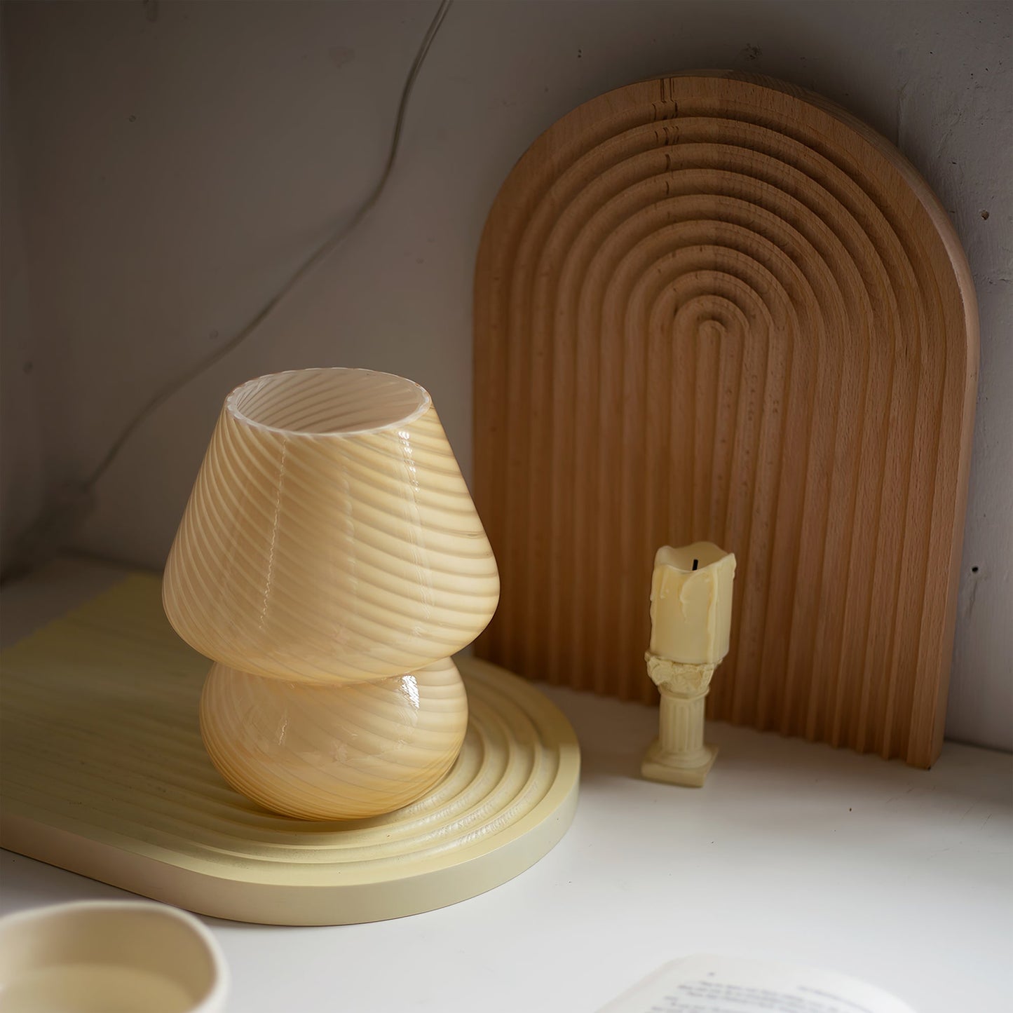 Lampe de Table en Verre Élégante – Ambiance Intemporelle et Douceur Lumineuse 3