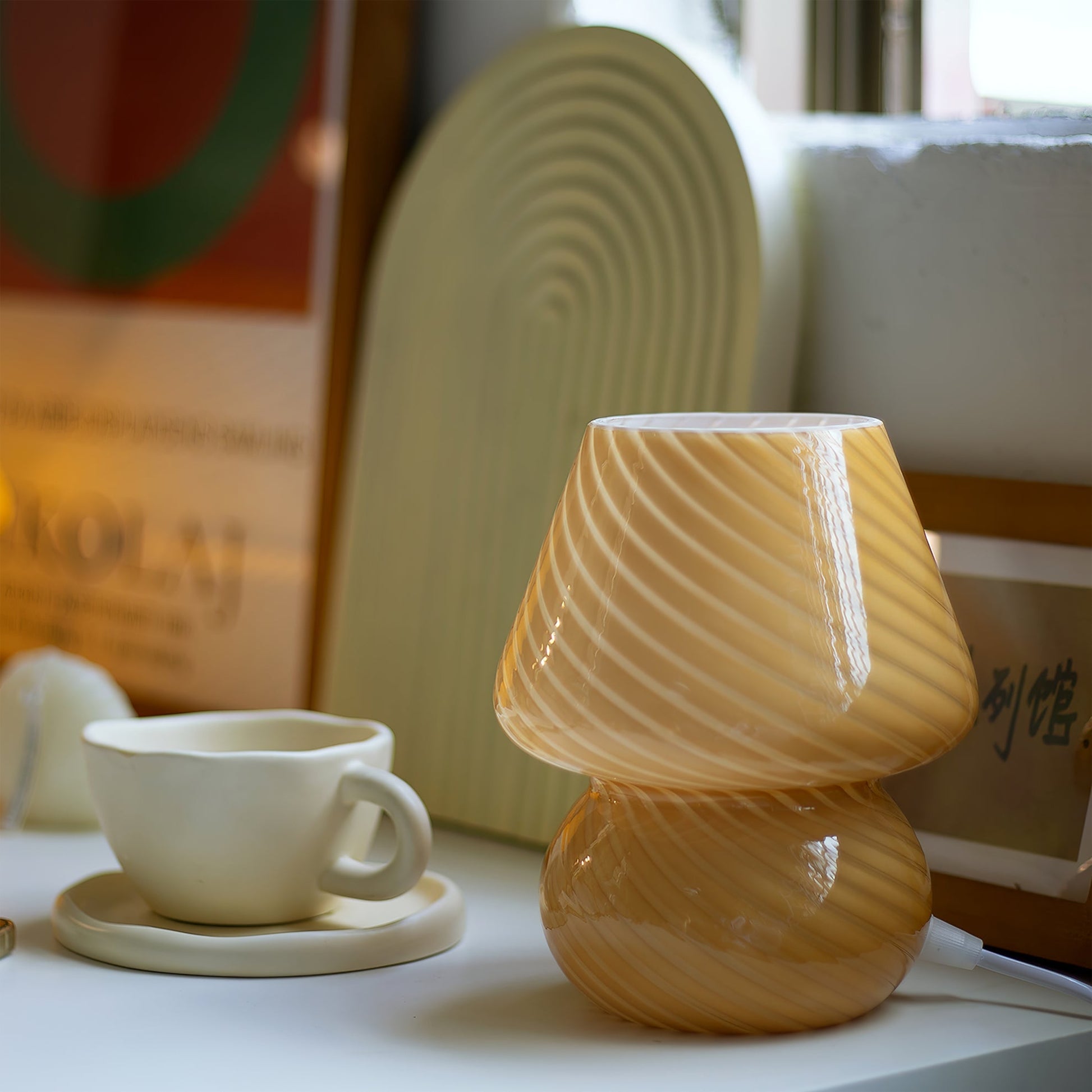 Lampe de Table en Verre Élégante – Ambiance Intemporelle et Douceur Lumineuse 8