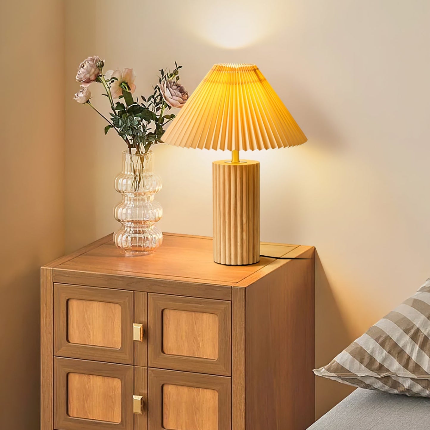 **NORA TABLE LAMP – Élégance et Fonctionnalité pour Votre Espace** 4