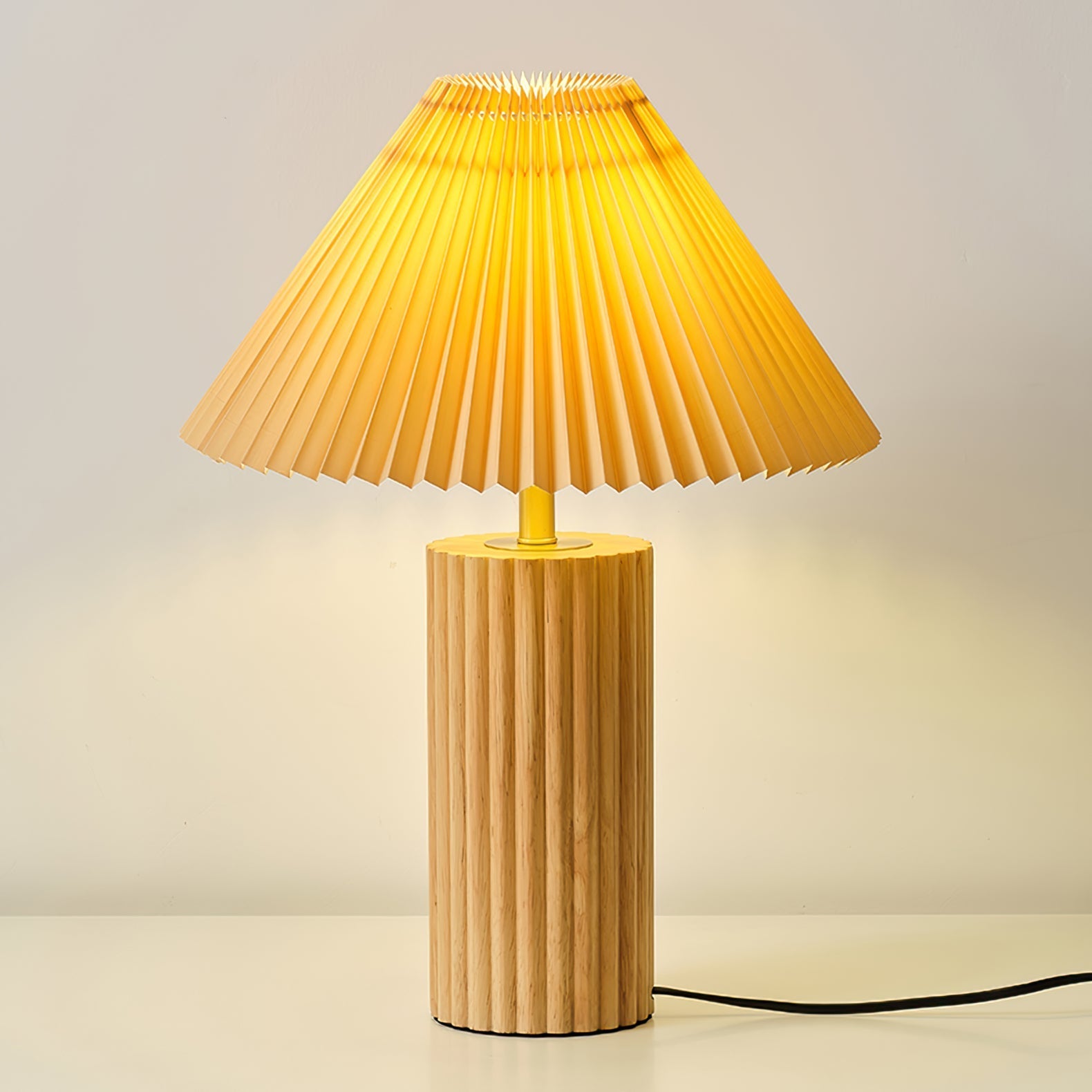 **NORA TABLE LAMP – Élégance et Fonctionnalité pour Votre Espace** 5