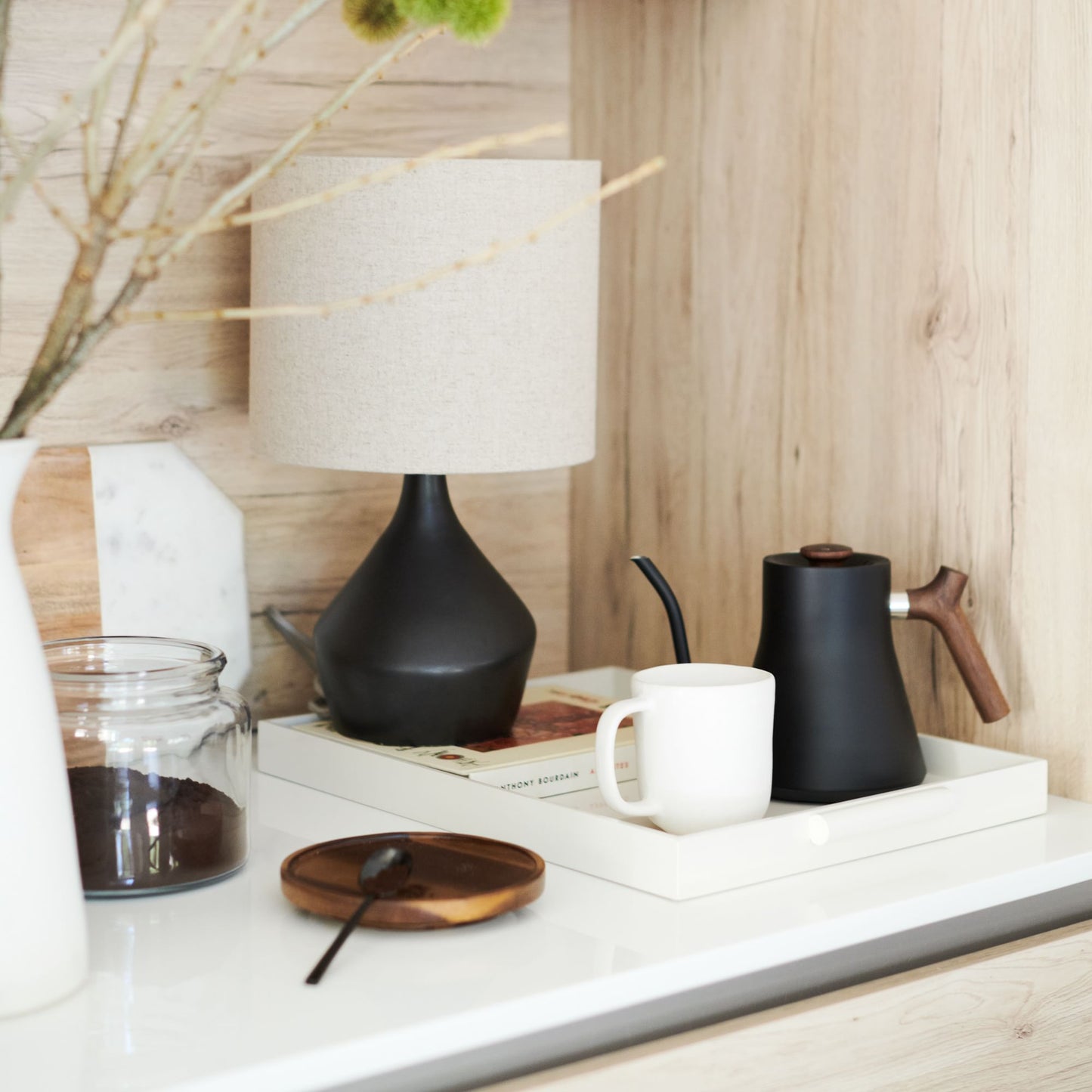 Lampe de Table Asymétrique en Céramique (43 cm) | Éclairage Sculptural avec Abat-jour en Lin