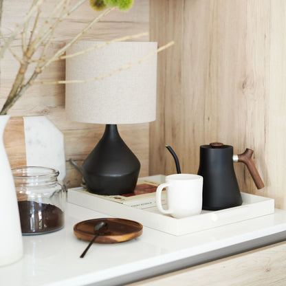 Lampe de Table Asymétrique en Céramique (43 cm) | Éclairage Sculptural avec Abat-jour en Lin