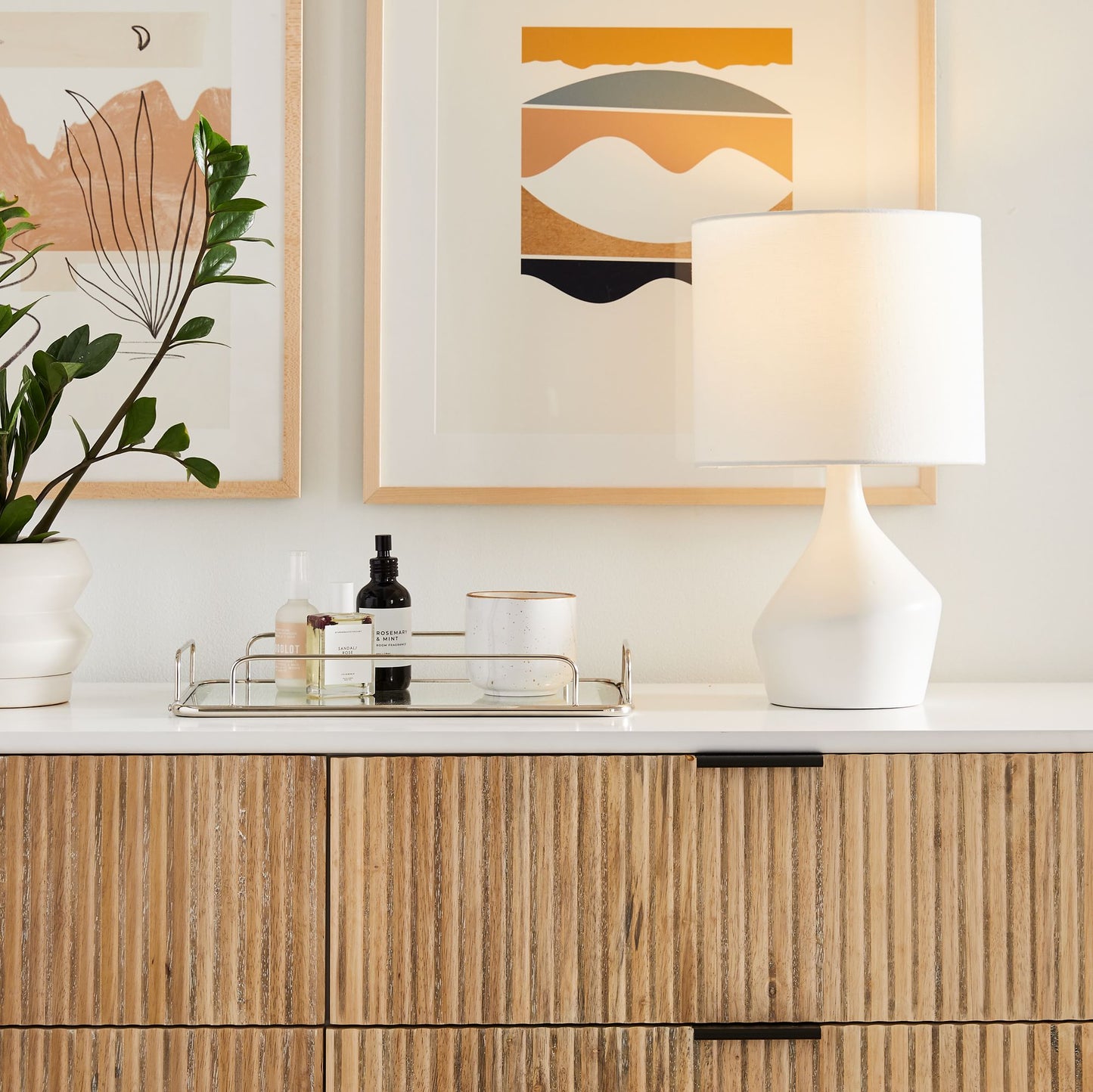 Lampe de Table Asymétrique en Céramique (43 cm) | Éclairage Sculptural avec Abat-jour en Lin